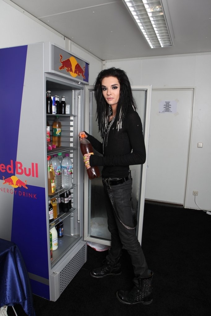 drugstorevnm's tweet image. me looking in the fridge for my silly little night snack