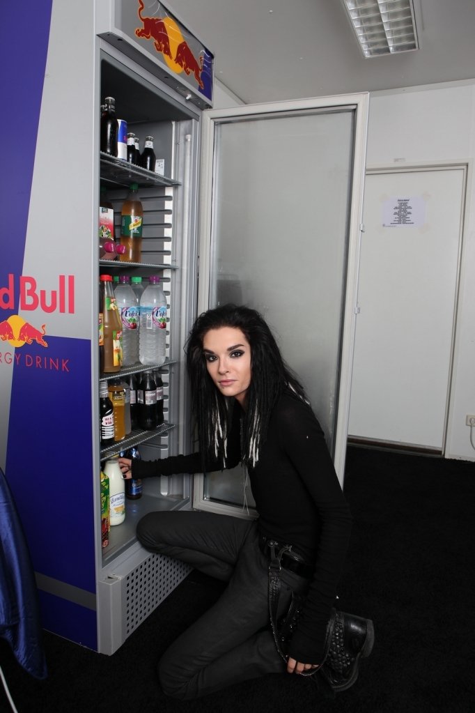 drugstorevnm's tweet image. me looking in the fridge for my silly little night snack