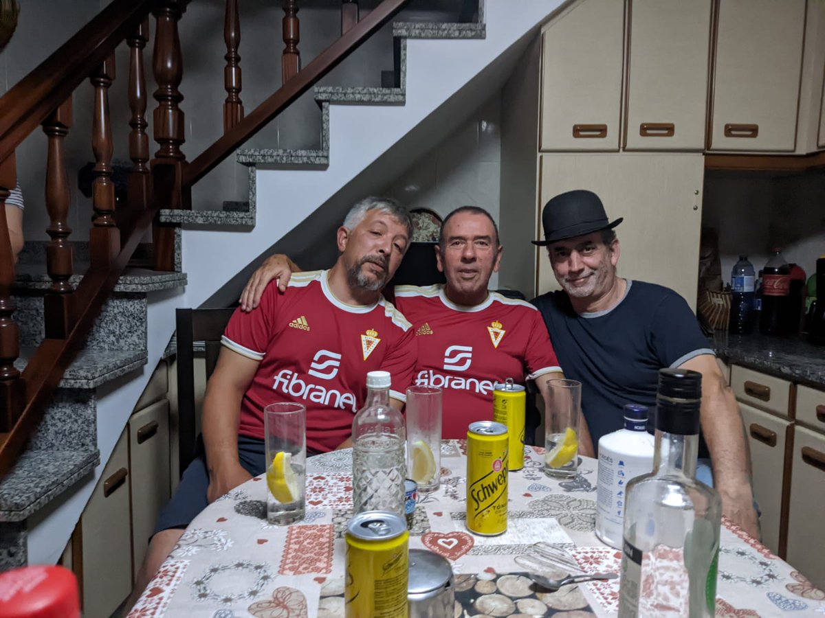 Tres murcianistas en Galicia; dos gallegos y un murciano
#aupamurcia❤❤❤❤❤🏆🔝🔝⚽️⚽️👏🏻👏🏻