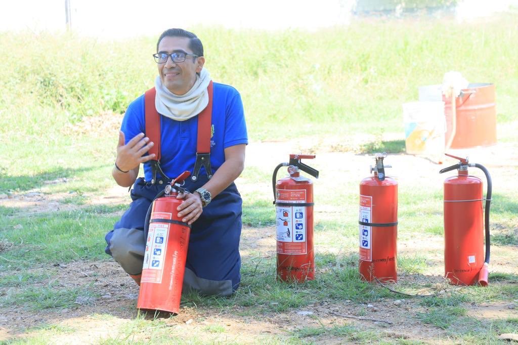 stpeidceo22_25's tweet photo. El día de hoy a través del Instituto de Capacitación y Formación Integral del STPEIDCEO, se realizó la capacitación y práctica ante la eventualidad de incendio, al personal que labora en el CENDI No. 1 Guadalupe Hinojosa del STPEIDCEO, https://t.co/NMrR4CDw65