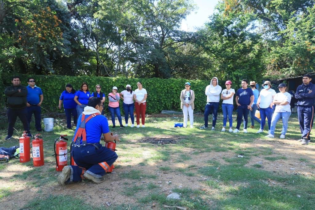 stpeidceo22_25's tweet photo. este evento fue de primordial importancia, siempre pensando en las hijas e hijos de nuestras y nuestros compañeros trabajadores. https://t.co/lmwbyPvxYC