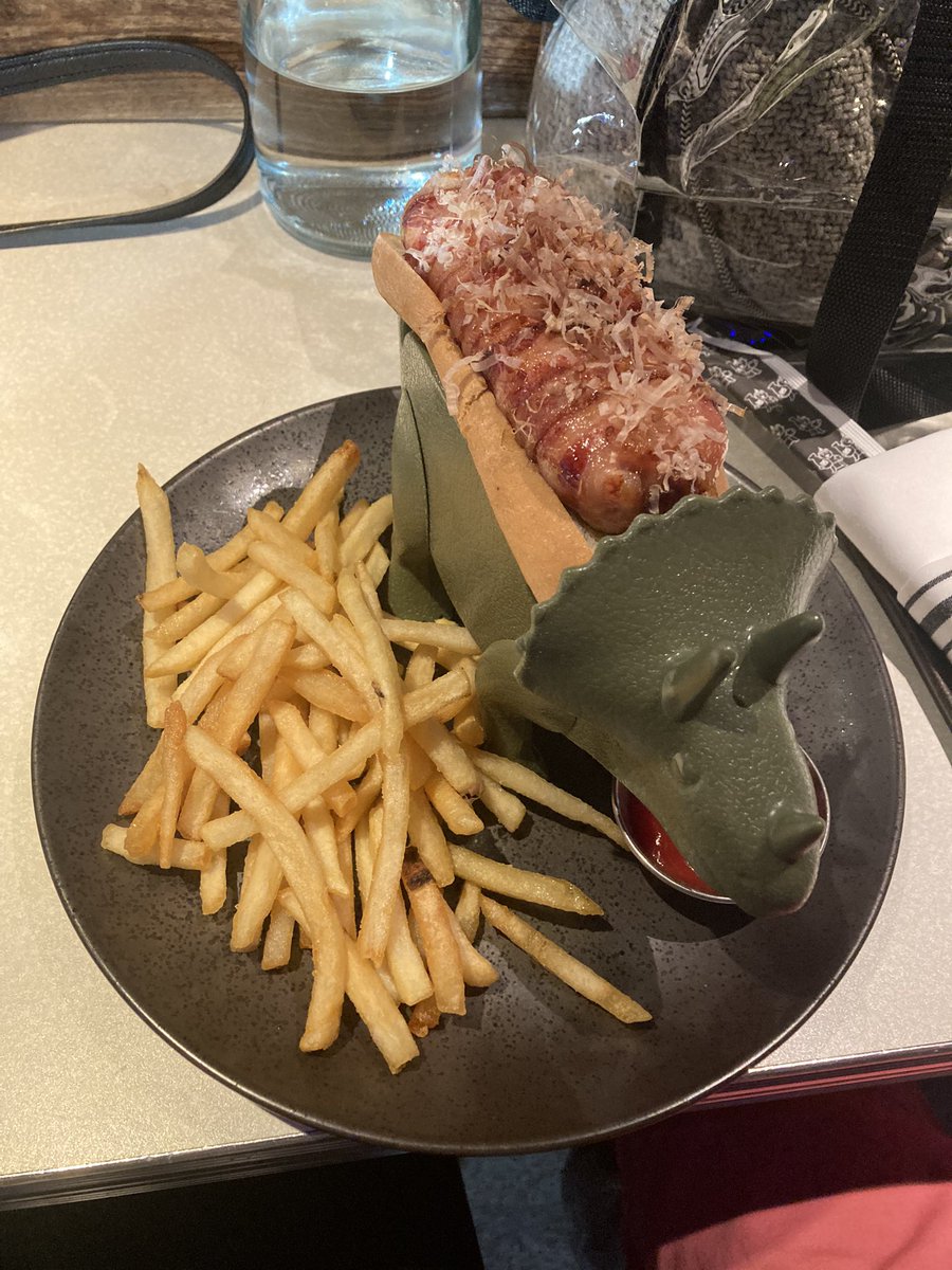 unreliable narrator tweet media