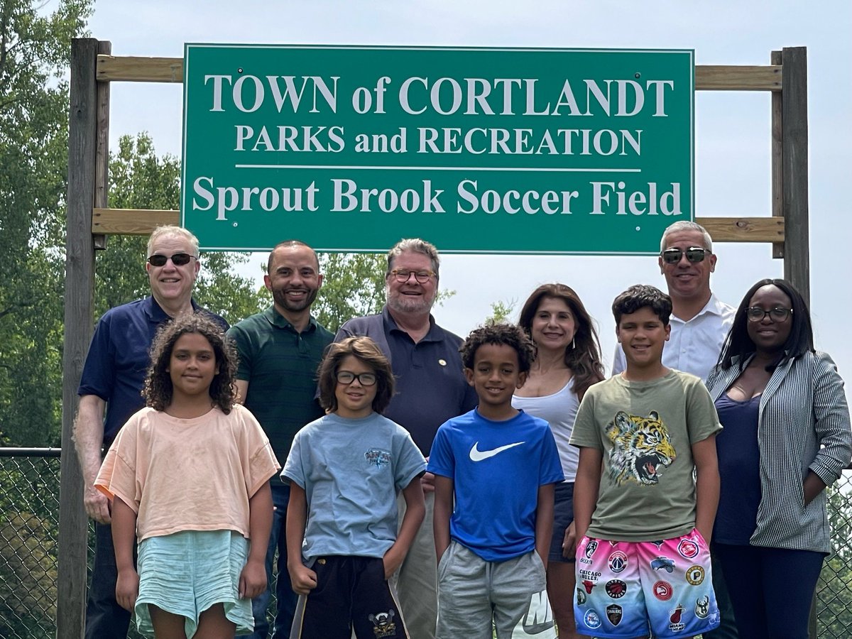 Great day of door knocking with Cortlandt Town Democrats: Supervisor Dr. Richard Becker; Town Council Member Robert Mayes; Town Justice @maritzafugaro; County Legislator @ColinSmithNY and Town Council candidate Joyce White. Special thanks to our student volunteers!