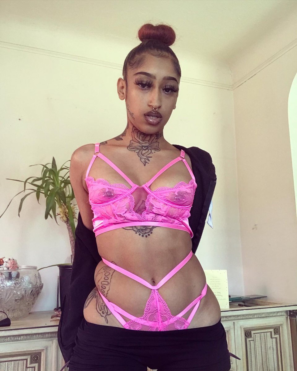 Cemonae2's tweet image. You gone make me drown In the tub 💔💕