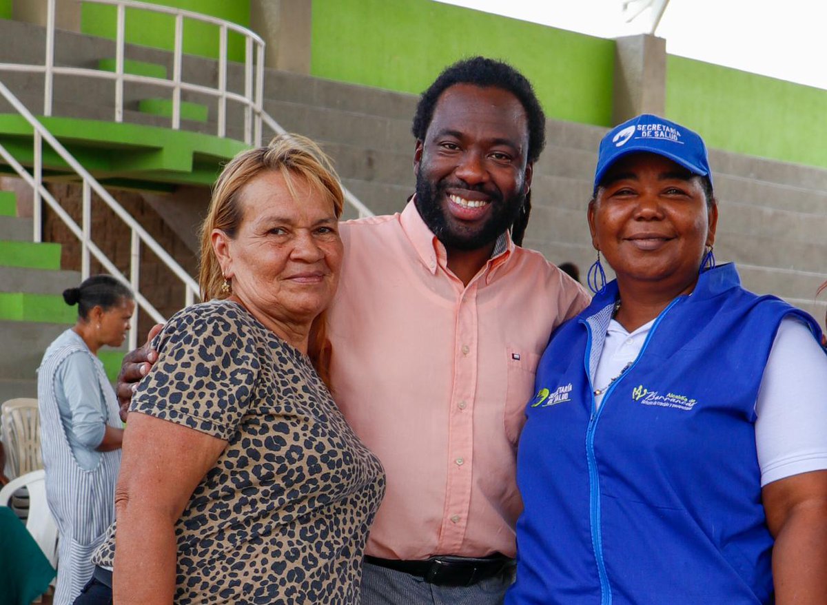 MinInterior's tweet photo. ¡Nuestro compromiso con las comunidades negras y afrodescendientes de la #LaGuajira es firme!

🤝 En alianza con la Alcaldía de Barrancas, articulamos y llevamos la oferta institucional del Gobierno Nacional para fortalecer los reglamentos internos de los consejos comunitarios. https://t.co/NaJv5PUw4H