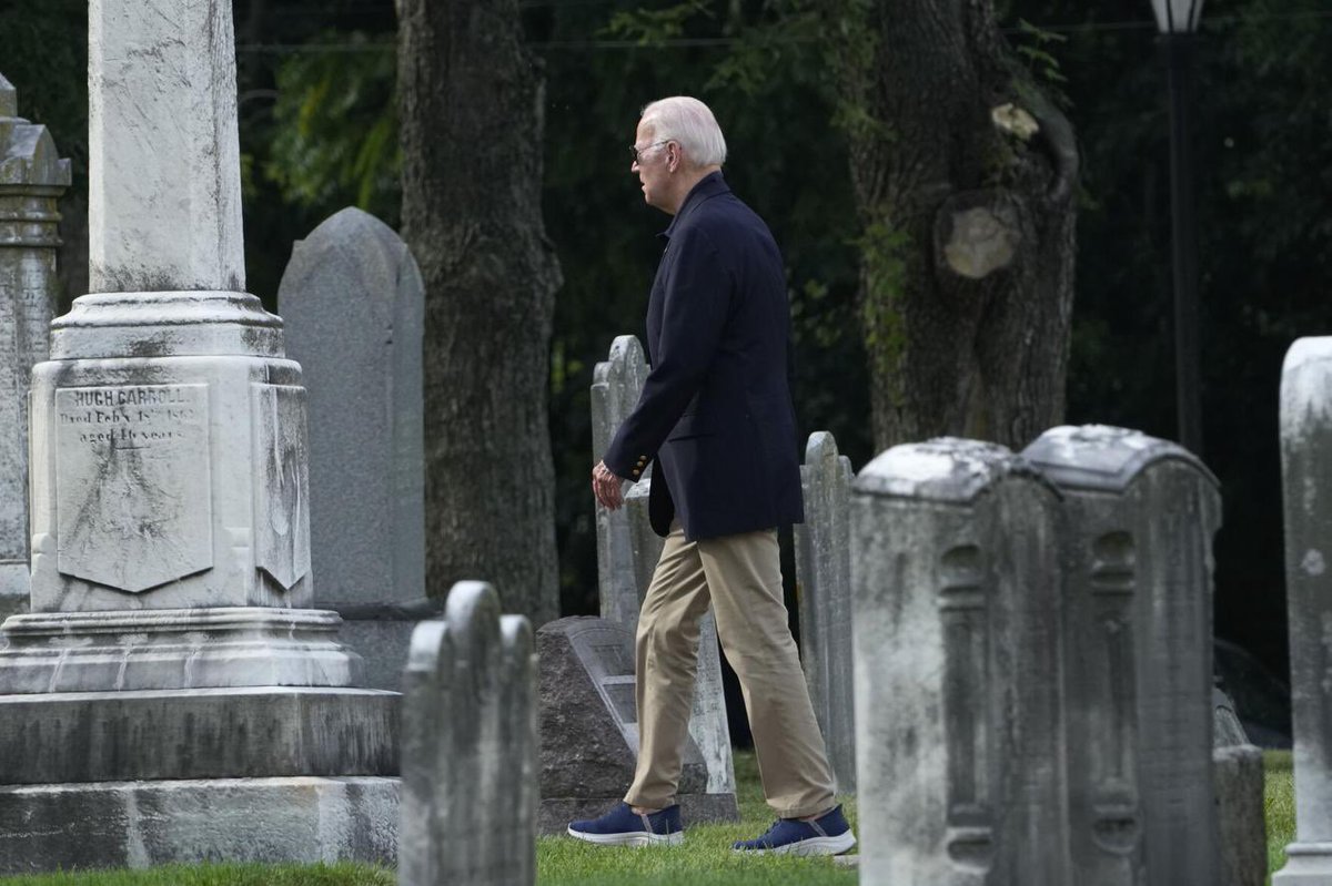 harryjsisson's tweet photo. While President Biden was going to church and visiting the graves of his son Beau and his daughter Naomi, Trump was giving a sweaty, deranged speech about how he’s upset over being indicted 3 times.

Biden is a good man. Trump is a lunatic. https://t.co/0A86aYZOm3