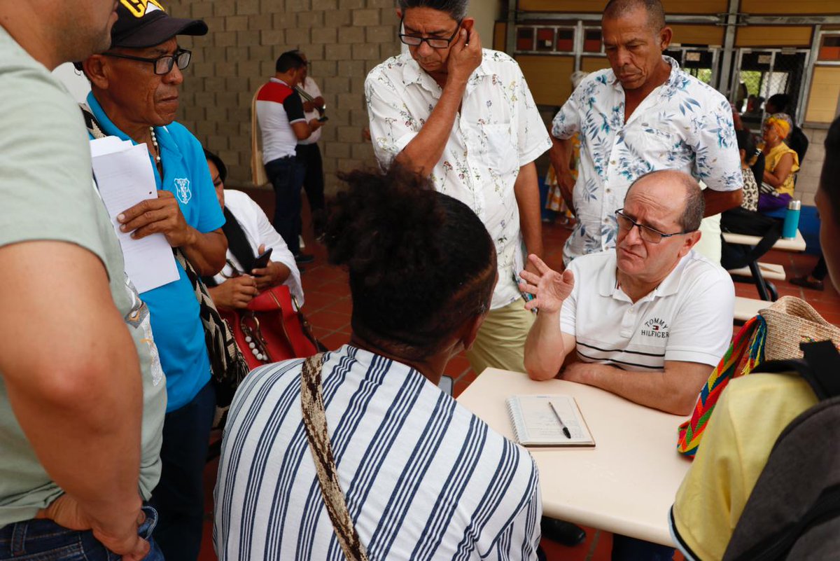 MinInterior's tweet photo. @ICBFColombia @RenovacionCo @infopresidencia Además, bajo el liderazgo del Dir. @AlvEcheverryL, @MinInterior realizó un encuentro con comunidades negras y afro de #LaGuajira donde atendieron inquietudes relacionadas con procesos de consulta previa asociados a las sentencias de @CConstitucional para fortalecer sus derechos. https://t.co/OOfeh2wC7d