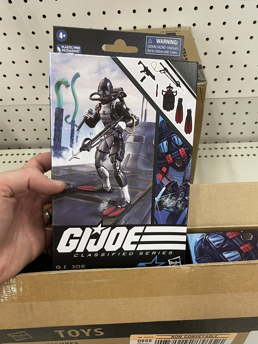 SteveOSaysStuff's tweet photo. Don’t you love that new figure smell right out of the case? New #GIJoe Classified figures have arrived at Target! #YoJoe #ToyHunting #TargetToys #NeverStopToyHunting https://t.co/peJyvMVZ0A
