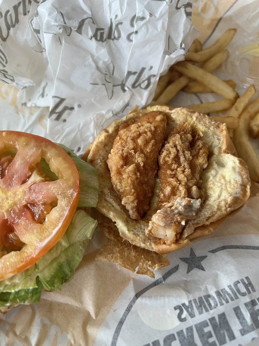 _mrodriguezd's tweet photo. no se vayan a quedar sin pollo @CarlsJrMx https://t.co/49aPecmq57