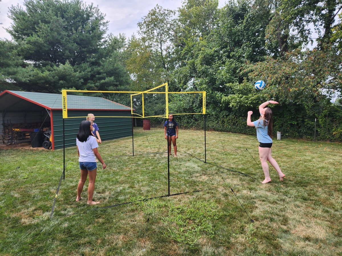 ConstructionLhs's tweet photo. @galesveeb Freshman team bonding at Coach Phillips house. Congrats to Lindy Neeley for winning the Queen of the courts tournament! https://t.co/j8y70NW1Nz