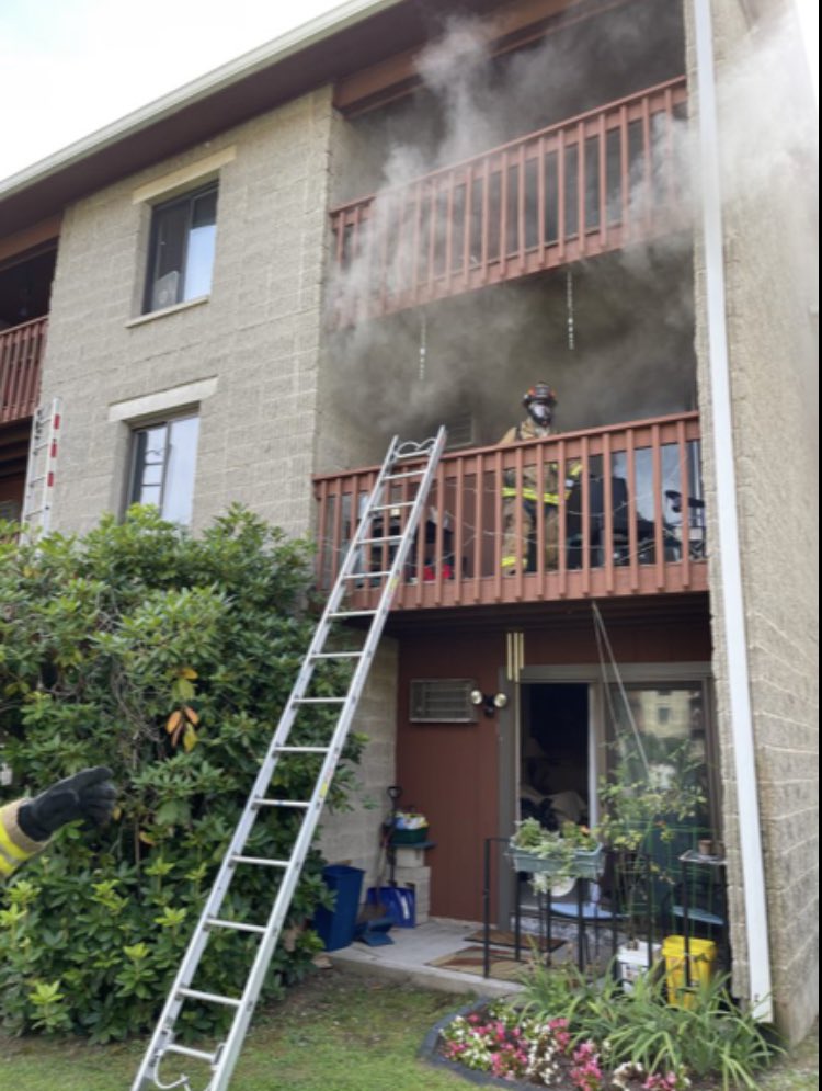 Members operated at a 1 alarm fire this afternoon on Prospect Street. 1 occupant was removed via ladder off the balcony by first arriving companies. Photo by <a href="/SquadFirePhotos/">Squad Fire Photos</a>