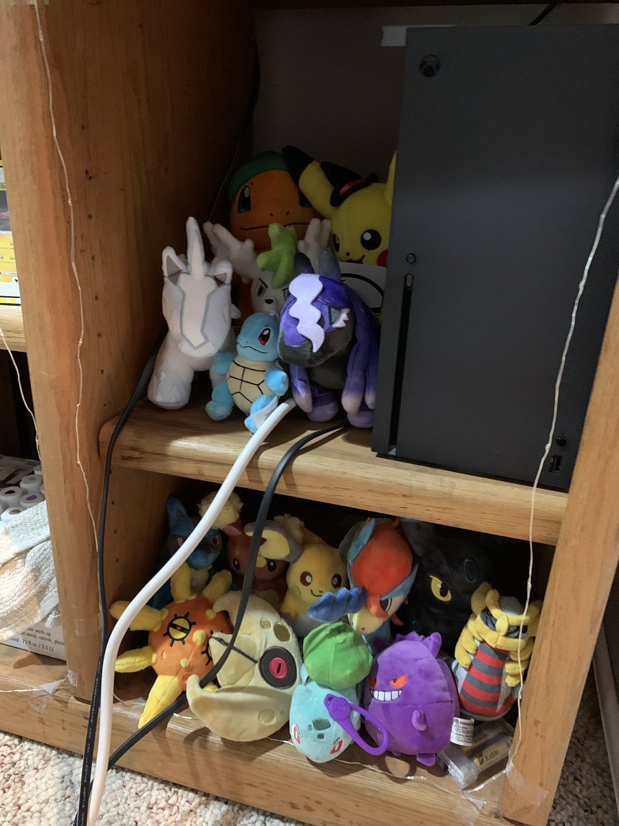 shelf update 

side note: i have zero room for more plushies 😭