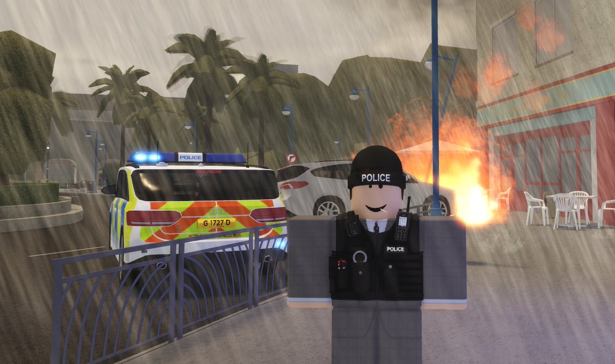 rbx_gibconvent's tweet photo. Today the Deputy Governor joined Chief Inspector JoshLeonard on patrol in the City of Gibraltar.

His Excellency observed some of the incidents they face as part of their daily operations. https://t.co/wVDaElfDlv