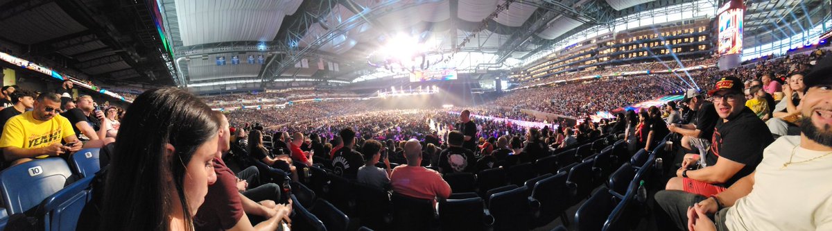 AdamRStroz's tweet photo. @DetroitPodcast is now in yo city!!!!
#DocNJock #SummerSlam #WWESummerSlam #WWE #partyofthesummer #Detroit #dsp #detroitsportspodcast https://t.co/t2z9FYlbWQ