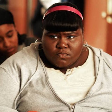 - Preciosa (Drama)

Direção: Lee Daniels
Onde: Prime Video

Esse é talvez o filme mais indigesto dessa lista. Um relato dilacerante sobre uma adolescente à procura do seu lugar do mundo após experimentar a crueldade dos pais. Nada pode ser mais perturbador do que a realidade.