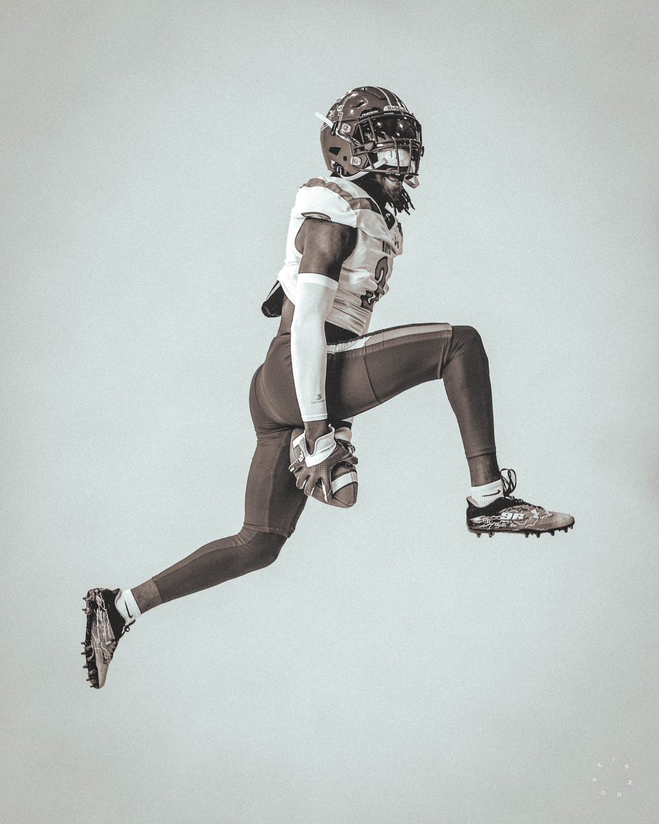 BudaHaysFB's tweet photo. Hawks Take Flight #WIT @LesGoad https://t.co/utKEJgspAB