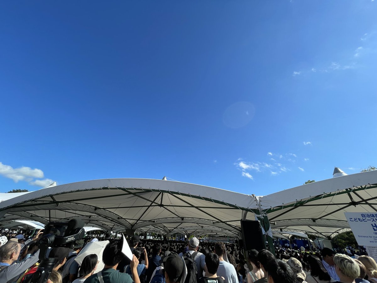 megumimori's tweet photo. 広島平和祈念式
2023年8月6日(日)

平和を願うとはなんだろう
この手は何を抱きしめるためにあるのだろう

世界中から争いが無くなることは
夢なのだろうか

それでも願わずにはいられない https://t.co/99oeTFenH1