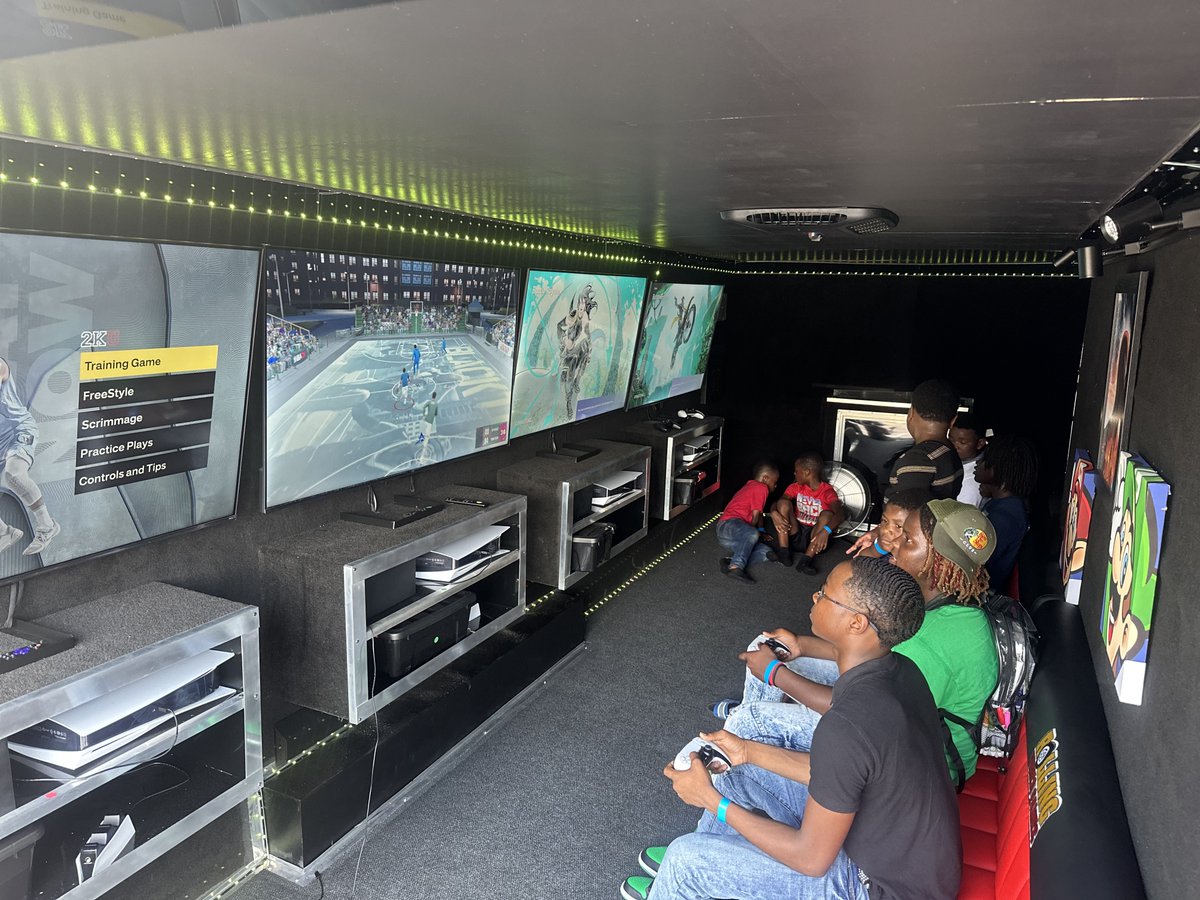 TasteBelize's tweet photo. On site at the @carrier Family and Friends event! It was HOT, but everyone enjoyed the video games! 
#Memphis #gaming #gamingtruck #playstation5 #Nintendo #PS5 #Xbox #MemphisEsports #MobileGaming 
#GameTruck #GamingParty #PartyOnWheels #MobileGaming
#GamingExperience #BirthdayParty #CorporateEvents
#FamilyFun #MemorableMoments #GamerLife
#GamingCommunity