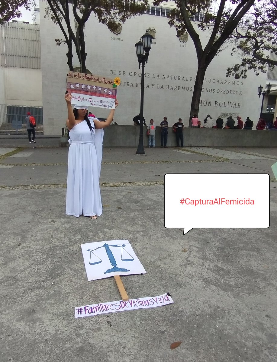 manuelita1504's tweet photo. #5Ag #2023
Hoy estaría cumpliendo 43 años Carla Ríos la hija de @CarmenR73521021.
Su madre hoy no apaga las velas sino que la visita en el cementerio💜
Hace 3 años su expareja Edward Chacón decidió terminar con su vida y sigue en #Fuga
#CapturaEdwardChacón
#JusticiaParaCarla https://t.co/82xDxxgwHV