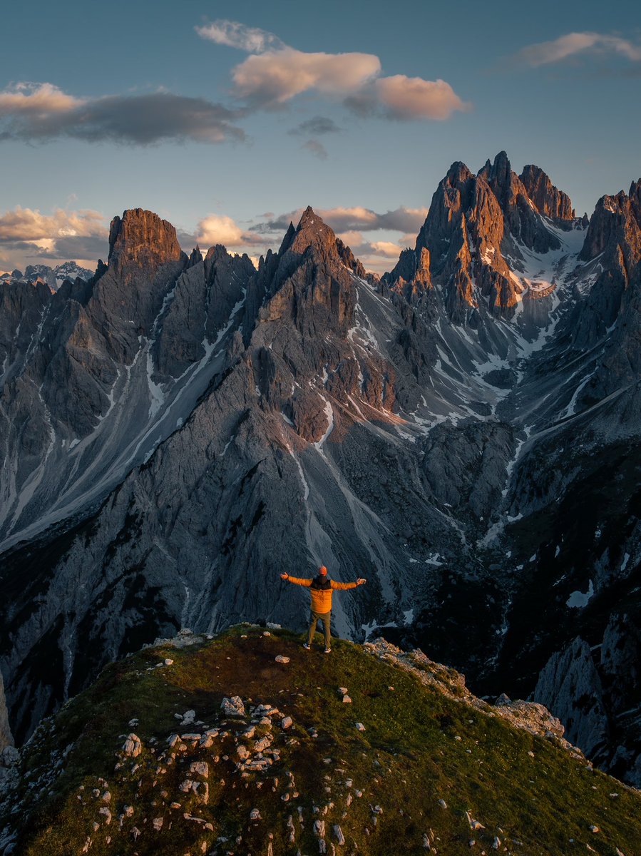 Gm from atop the Dolomites ⛰️

How are you doin’ today frens?!