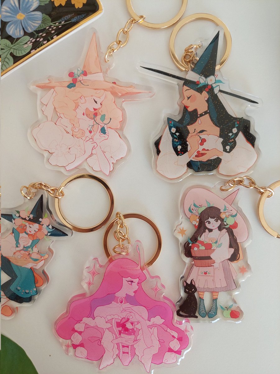 「[RT ] some pics of the products pink key」|🍎Vero🍏のイラスト