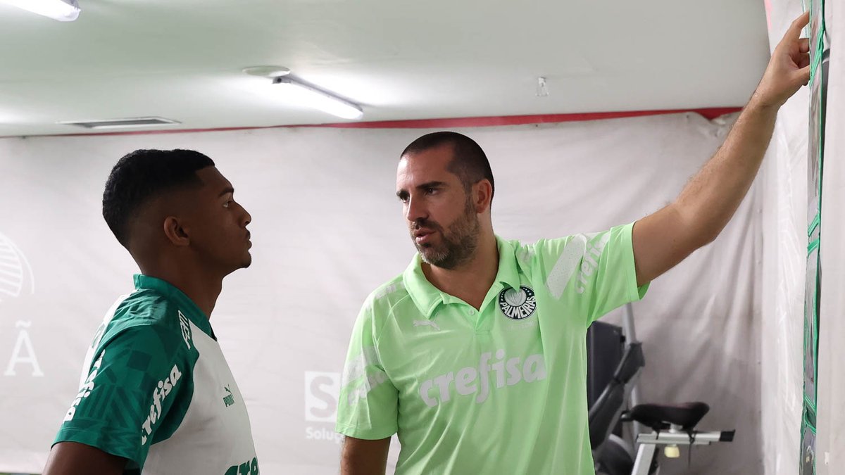 Palmeiras's tweet photo. Os ajustes finais antes do desafio de logo mais 👊

#AvantiPalestra #FLUxPAL
#JuntosNoBrasileirão https://t.co/M7I3JMCPq5