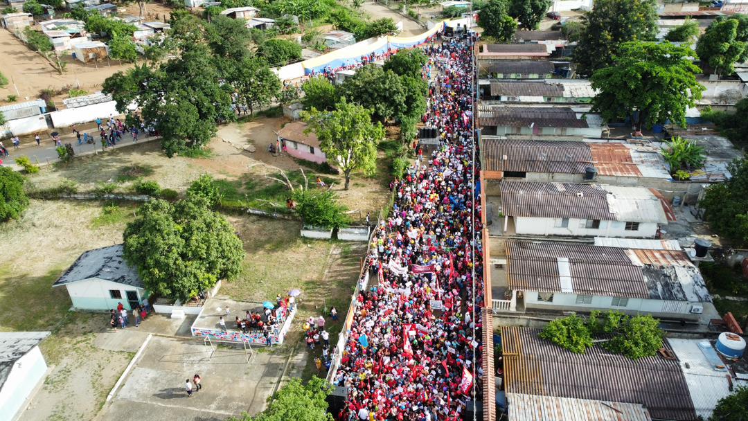 En el estado Aragua, Municipio Zamora, en Villa de Cura, el pueblo no se rinde frente el imperio criminal. Aquí lo que hay es un pueblo valiente decidido a construir una Patria bonita, próspera y positiva. ¡Vamos pa'lante!