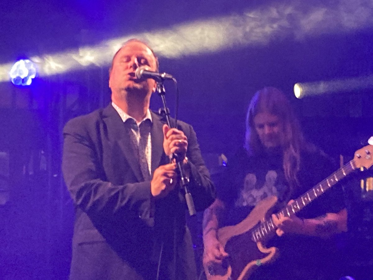 Dubbelmono's tweet photo. Het wrakhout van de nacht is aangespoeld: @protomartyrband sluit de Spiegeltent af. #haldernpop https://t.co/EbA86pQRnu
