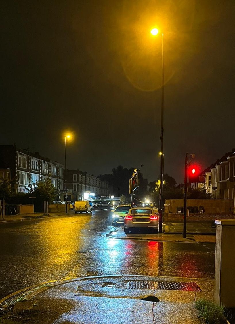 HGWestLTN's tweet photo. Hope no one was hurt but the carnage on 20mph Hither Green Lane needs to stop! This is latest, adding to the 140 drivers that have been caught speeding on our road over 3.5 hours recently! Does someone need to be KSI'd - before action is taken? @HitherGreenLab @Brenda_Dacres https://t.co/HHqgQBa0Ct