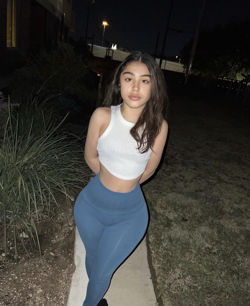 Susanavip30's tweet photo. netflix and smash me? https://t.co/ja7UNIfNiM