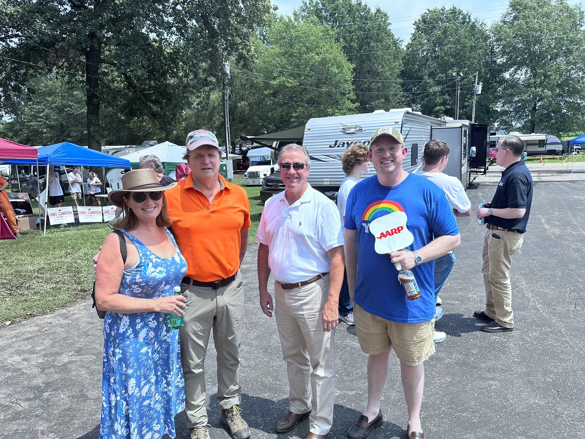 Mr_FrazierKY's tweet image. Fancy living’ with the #KYGOP

Great to see my Republican and Democrat friends, and all those wonderfully independent and in between ❤️