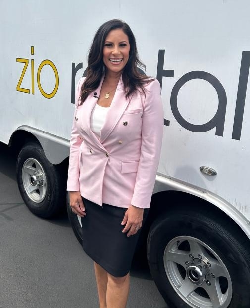 Cute pink double-breasted blazer by @Zara 🌸 Channeling my inner #CourtReporterBarbie 💃 🎬