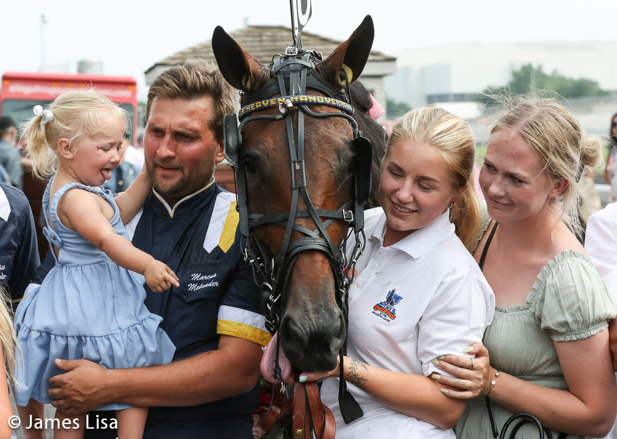 LisaPhotoM1's tweet photo. Heaven Hanover wins the 98th Hambletonian Oaks @themeadowlands @JessicaOtten1 @DaveLittleBigM #harnessracing #PlayBigM @Hambletonian_ @MarcusMMelander @tetrickracing @WalshRacing https://t.co/Fyp5sNHnCe