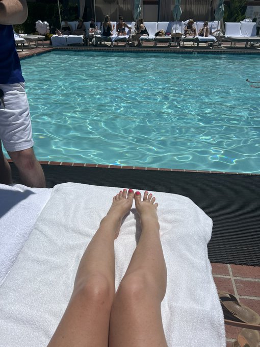 It&rsquo;s a pool day! https://t.co/yCJwlC13Lb<a href="/tag/free"class="tags"><span>#free</span></a>