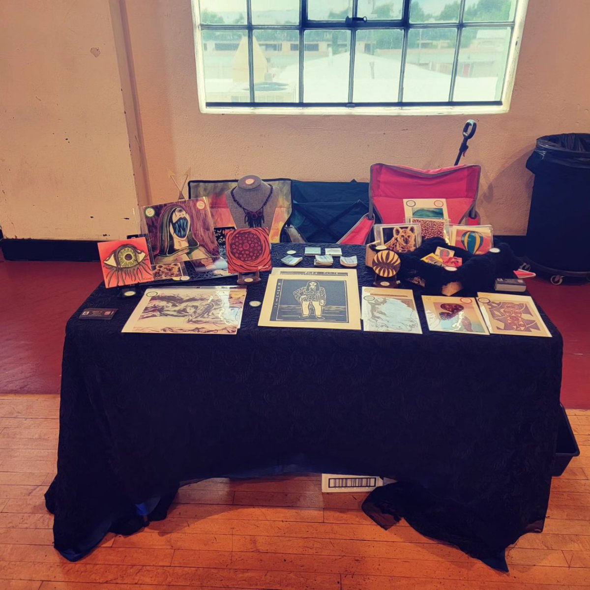GrhianneA's tweet photo. All set up for #pancakesandboozeokc tonight! Doors open at 8 pm, and show runs until midnight. It's at the OKC Farmers Market, and tickets are available for $20 on the main website: 

https://t.co/l6sdxbxf5o

See y'all there! 😘

#localart #Oklahomaartist #weirdart https://t.co/zVid0wL1Rq