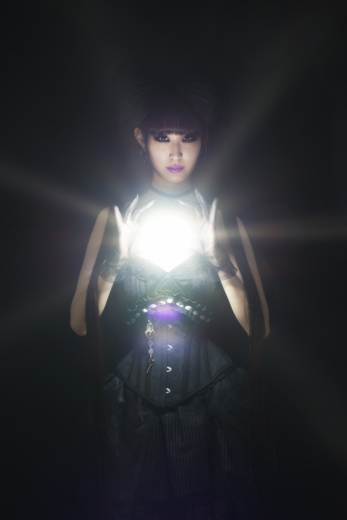 pureone_corset's tweet photo. 48歳になりました。

#みんなの約8年前の写真を見せて 
2015年の作品
1枚目：ヴィレヴァンコラボ　秘密の鍵付き　魔女コルセット
2枚目：ヴィレヴァンコラボ　時計うさぎのヴィクトリアン　ハートコルセット
3枚目：アリスさん用ウエディングコルセット

気が向いたらまた限定コルセット出すのも悪くないかな？