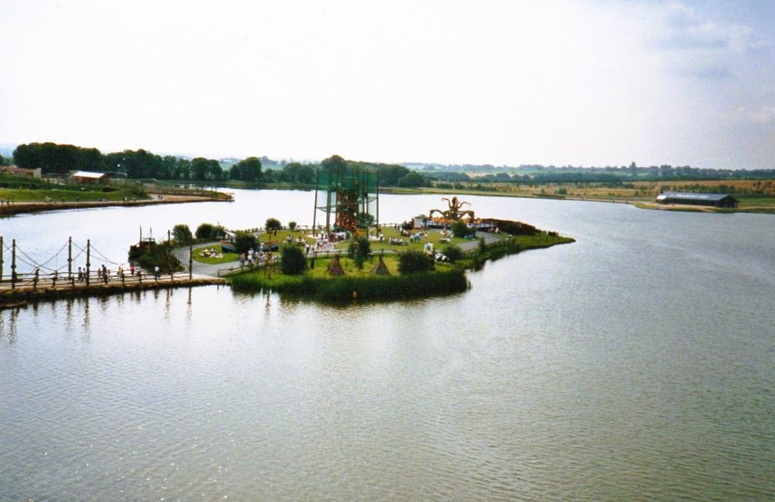 Who remembers the Flying Island on Snake Island, the short lived unique attraction at the American Adventure Theme Park? See the first episode of my new series. youtu.be/m9PGuoH1Ol4
#americanadventure #themepark #nottingham #abandonedthemepark #lostthemepark #heanor #wildwest