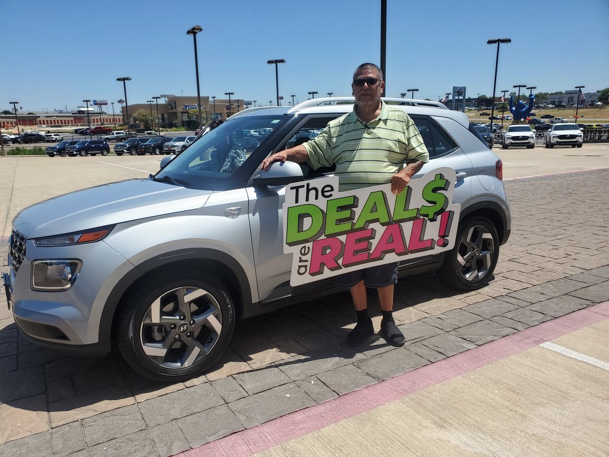 🎉Congrats on your 2022 certified #Hyundai Venue !! Mr. & Mrs. Campos, it was a pleasure working with you today THANK YOU for choosing us at #killeenhyundai  😊🙏

Come for a test drive, ask for Laura
#TheDealsAreReal #killeentx #fortcavazos #centraltexas #new #certified #trade