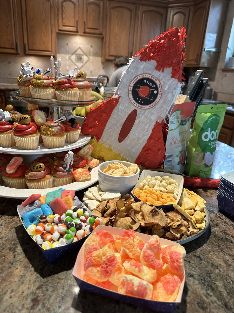 CMSThomas's tweet photo. Because @madlilMax loves all things @andyweirauthor …he’s turning 11 on Mars this year. (I regret failing to take a picture of the outstanding potato bar we had for lunch…) 🚀🥔👨‍🚀🧁 https://t.co/4e5mZzOKrx