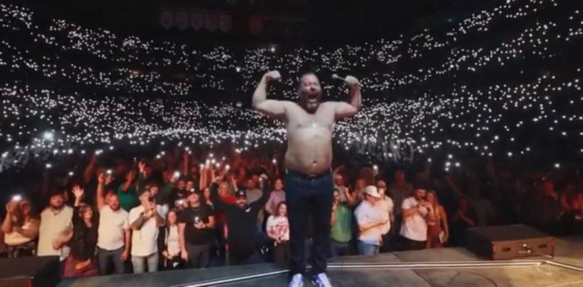 ajusf16's tweet photo. @bertkreischer How do I get you 
 to autograph a copy of this picture? My brothers standing behind you in the black with arms up https://t.co/T3NTxZp7om