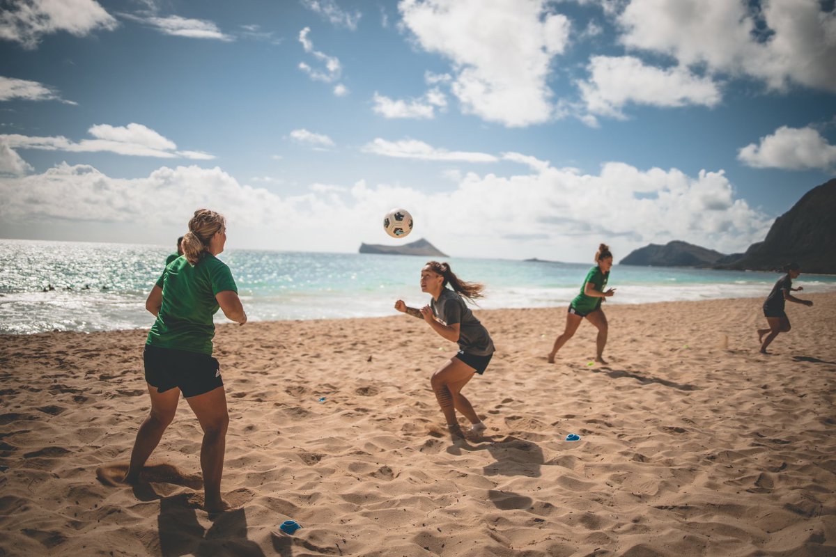 HawaiiAthletics's tweet photo. Countless reasons to attend and play for Hawai’i… one of the big ones… team getaways at the beach! 

#GoBows #SISTAHHOOD @HawaiiWSoccer https://t.co/x5NEQhtYZR