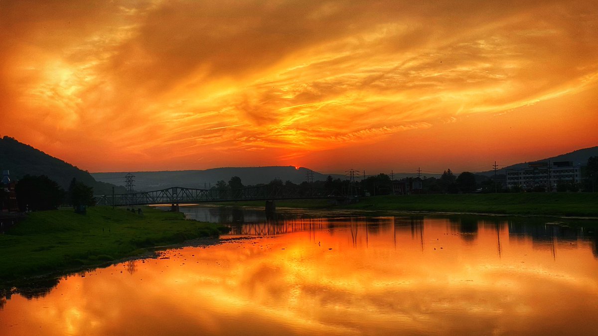 vineyardwarrior's tweet photo. Hope all my #photographylovers Have a wonderful evening 🌅 #beautifulevening #exploresteuben #FingerLakes #flx #gafferdistrict #GoodEvening #photography #photographycommunity #photographyfam #sunset #sunsetphotography https://t.co/z1rjoNTrLf