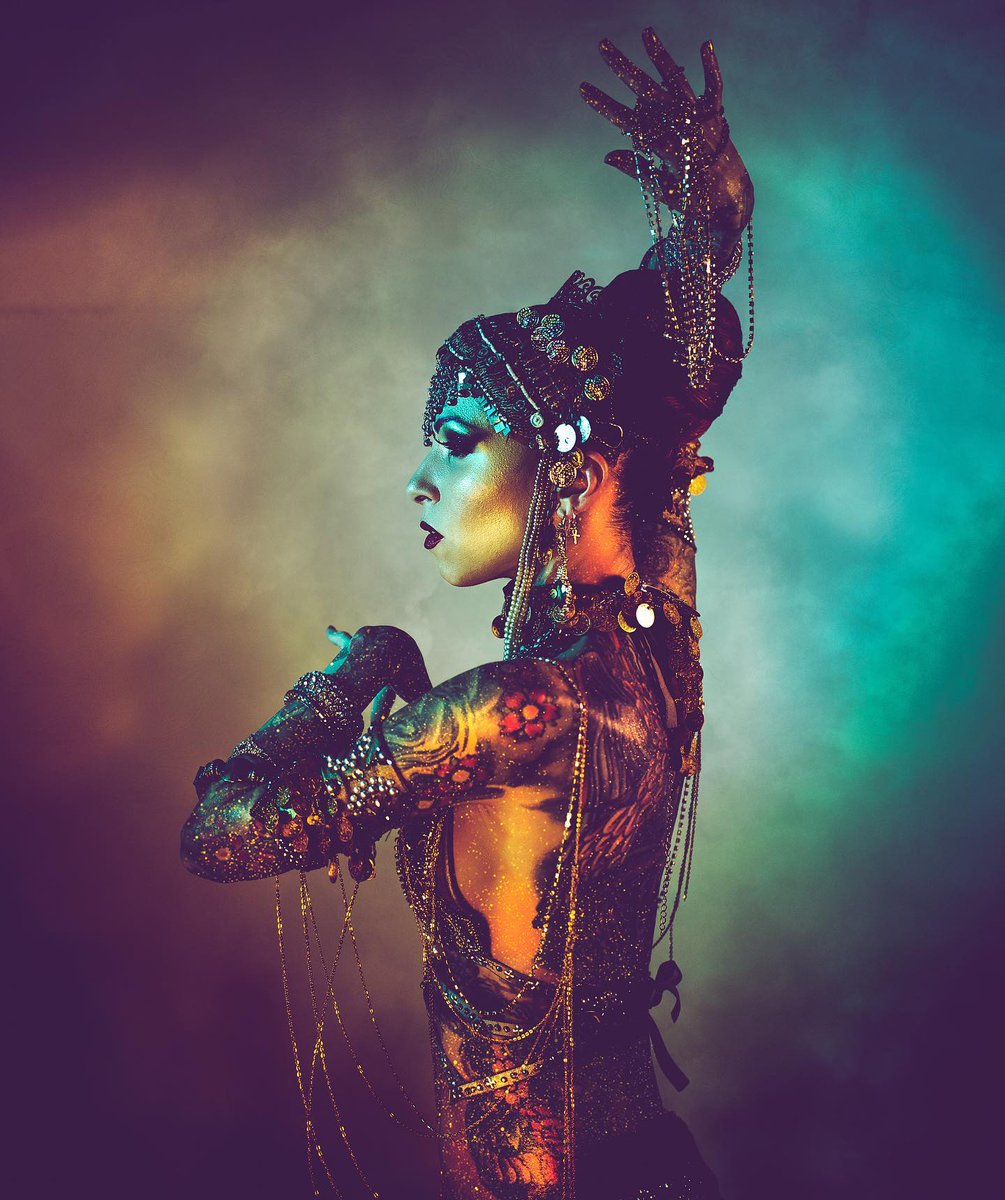 🖤 SUBMISSION SUNDAY 🖤

Bejewelled Golden Siren! Leah Debrincat <a href="/leahdebrincat/">Leah Debrincat</a>
Inspired by the golden woman in @lovedeathandrobots <a href="/albertomielgo/">Alberto Mielgo Alfon</a>

Photo <a href="/photoanarchy/">Anarchy Photography</a>

#beautifulbizarre