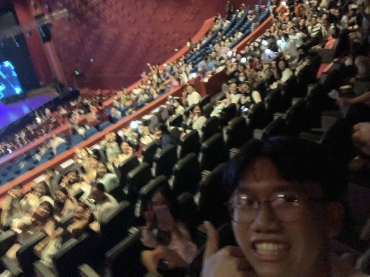 jaykesunikiwon's tweet photo. soaper saya sa tier namin kagabi huhu tamo pati group pic solid HAHAHAHA
#CRAVITYinManila #CRAVITY_1ST_WORLD_TOUR https://t.co/R1gkrTVBlM