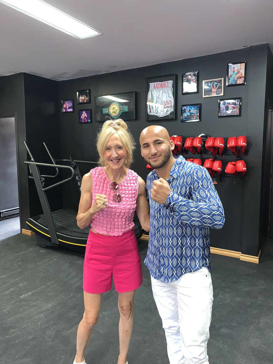 Caronrh's tweet image. Ouverture du gym du boxeur Mazz Akdeniz, le AK boxing &amp;amp; fitness, au 1700, chemin de Chambly, Longueuil. Bon succès à Mazz.