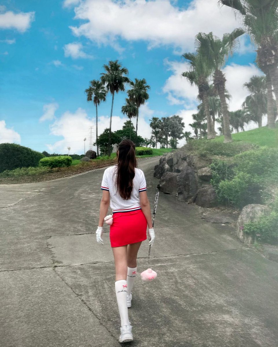 Cr6899's tweet photo. Comfortable with clear blue sky, good weather #golf #usa #losangeles #girl https://t.co/8QKZ1yfiZs
