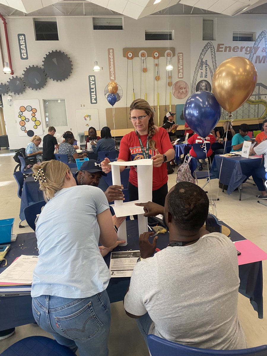 Laura Bickel tweet media