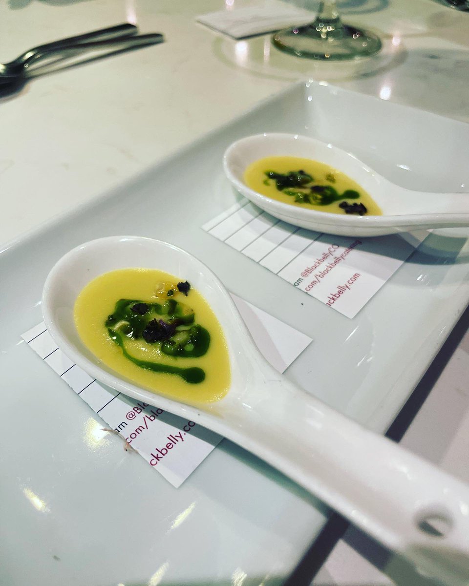 BlackbellyCO's tweet photo. Some of the best seats in the house give you a view beyond your plate! Come and sit at our chef’s counter and see the show, PS— you’ll get an extra special amuse treat in these seats! 

#blackbellyco
#chefcounter
#amusebouche 
#eatertainment https://t.co/0bTGzuZm7f
