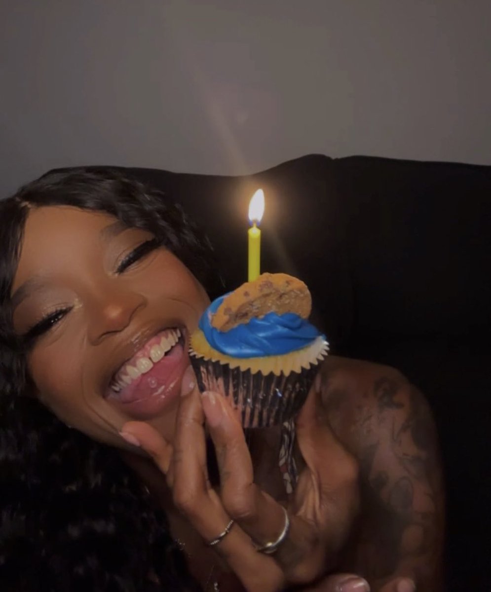 cookieekawaii's tweet photo. officially out of my twenties &amp; I still have anime posters on my wall 😘 

Happy Birthday to me 🎈#30 

 #happbirthday https://t.co/1ykKlgkldb