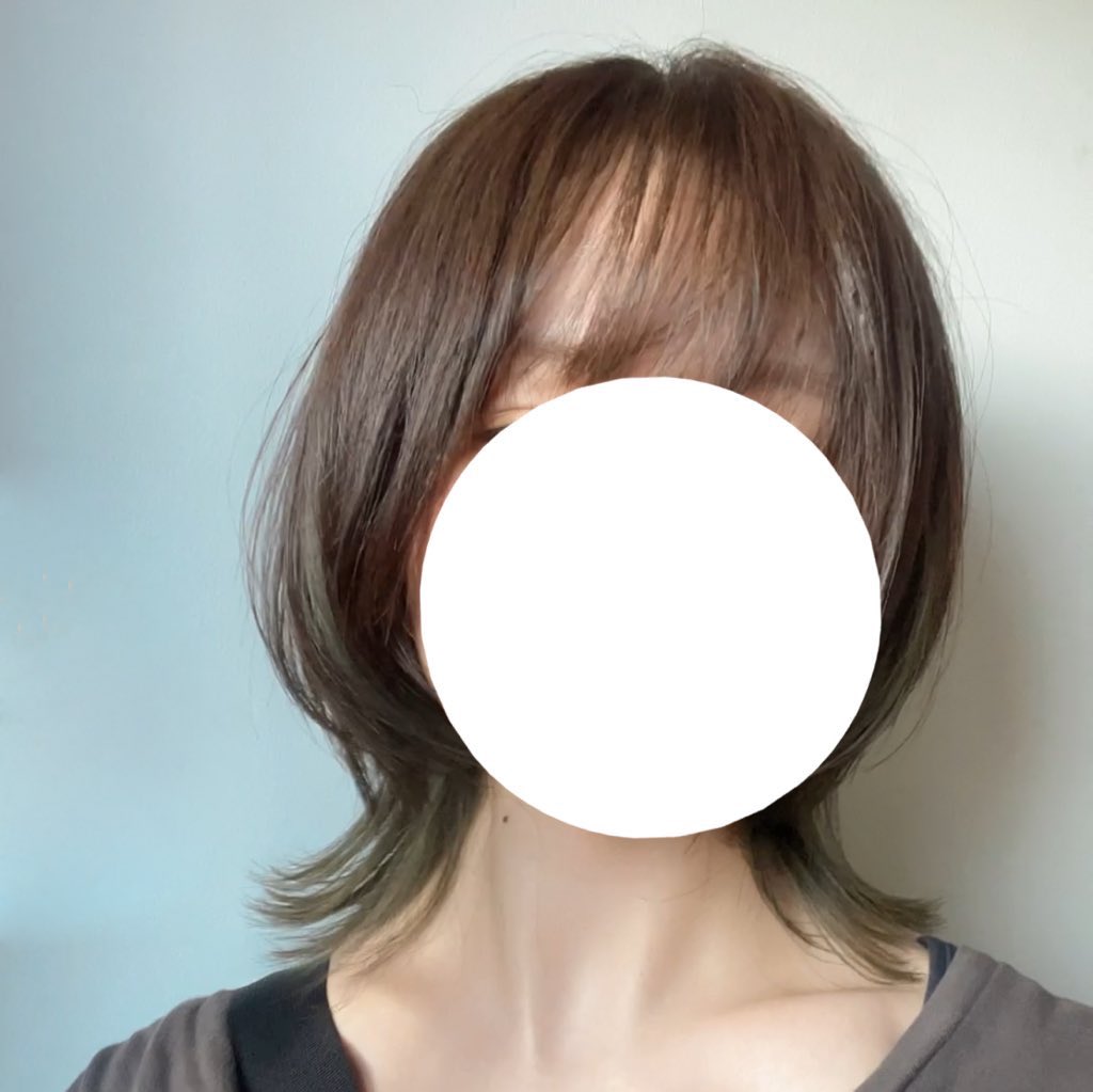 髪切りましてインナーにうっすら緑が入りました